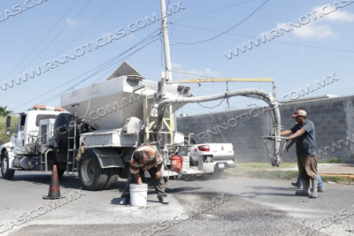 DIGNIFICA GOBIERNO MUNICIPAL VIALIDADES CON CAMPA&Ntilde;A PERMANENTE DE BACHEO