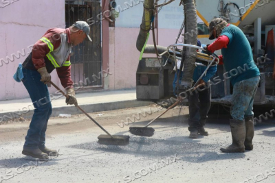 REFUERZA GOBIERNO MUNICIPAL CAMPA&Ntilde;A PERMANENTE DE BACHEO EN LA CIUDAD