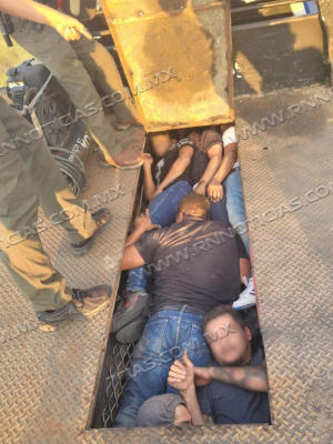 Agentes de la Patrulla Fronteriza detiene a chofer de camión que contrabandeaba personas extranjeras