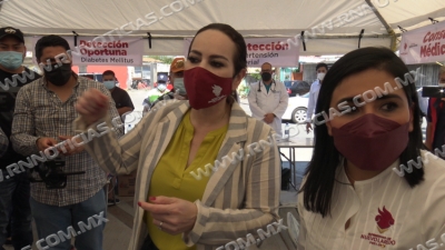 Acerca gobierno municipal servicios m&eacute;dicos a ciudadanos con brigada