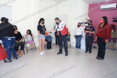 APRENDEN MUJERES A DEFENDERSE EN TALLER DE ARTES MARCIALES