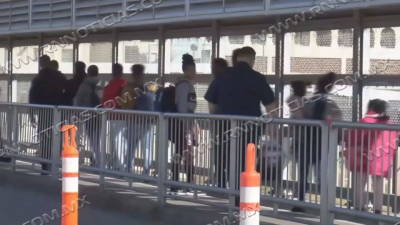 Se les cierra paso de asilo por los dos Laredos a los haitianos