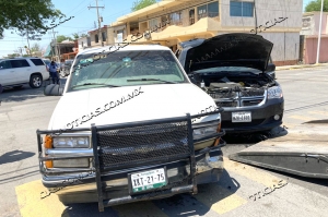 Se atraviesa y la embisten en Nuevo Laredo