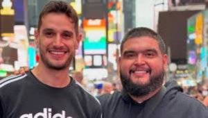 Adri&aacute;n Marcelo se burla de la cancelaci&oacute;n en el Pepsi Center
