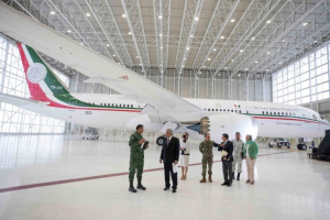 AMLO le ofrece el avión presidencial a Biden a cambio de aeronaves para combatir incendios