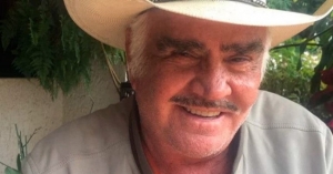 Abandona Vicente Fern&aacute;ndez terapia intensiva