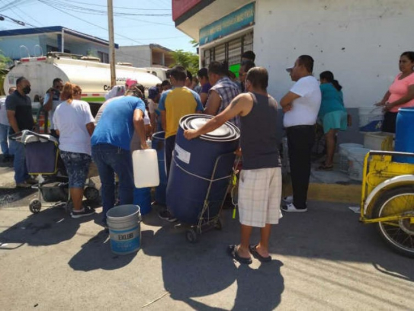 Llevan en pipas agua de otros estados para Nuevo León
