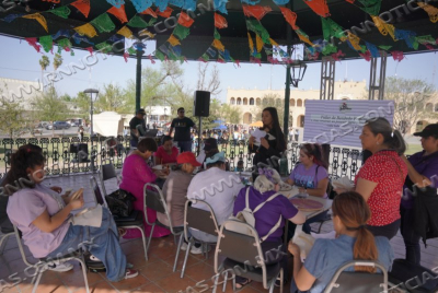 DAN VIDA M&Aacute;S DE 60 MUJERES EMPRENDEDORAS Y ARTISTAS  A MERCADITA LA RED