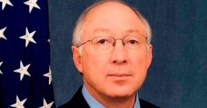 Confirma Senado de EU a Ken Salazar como embajador en México