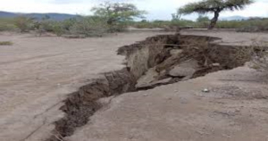 Escurrimiento subterr&aacute;neo gener&oacute; las grietas en Tula