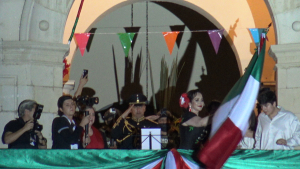 Dan el grito de Independencia miles de neolaredenses