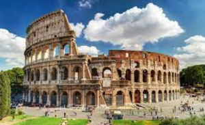 Turistas rayan una pared del Coliseo Romano; deber&aacute;n pagar fuerte multa