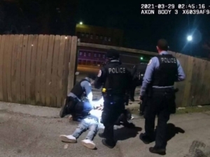 Difunden video de niño latino baleado por policías de Chicago