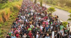 Caravana migrante en busca del sue&ntilde;o americano avanza desde el Sur de M&eacute;xico