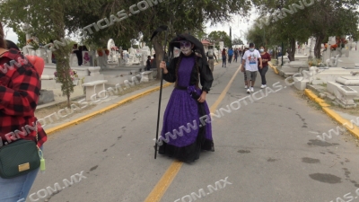 Se llenan panteones municipales por D&iacute;a de muertos