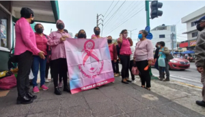 Protestan contra el IMSS para exigir medicamentos contra el c&aacute;ncer