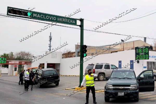 Da&ntilde;adas tres camionetas en accidente en Nuevo Laredo