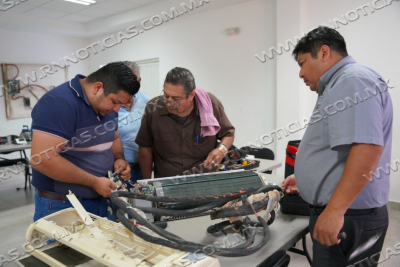 CIUDADANOS APRENDEN NUEVAS HABILIDADES EN TALLERES DE OFICIO