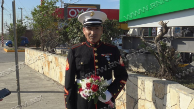 Marino enamorado hace aparici&oacute;n en Nuevo Laredo este 14 de Febrero en espera de su amada