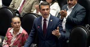 Mayer regresa a San L&aacute;zaro y defiende su participaci&oacute;n en reality