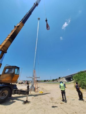 INSTALA GOBIERNO MUNICIPAL MEGAPOSTES PARA ILUMINAR CARRETERA NACIONAL Y RIBEREÑA