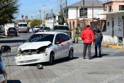 Militares causan choque y resulta lesionado automovilista