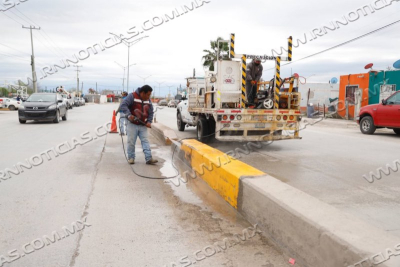 RESUELVE GOBIERNO MUNICIPAL PROBLEM&Aacute;TICAS URBANAS EN SECTOR PONIENTE CON MEGA CUADRILLA