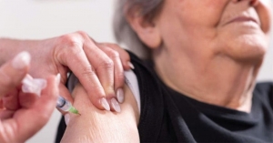 L&oacute;pez-Gatell pide a adultos mayores registrarse para vacuna de refuerzo