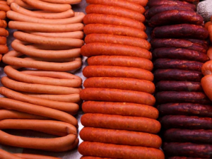 Profeco alerta sobre salchichas que son m&aacute;s agua que carne