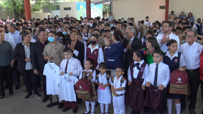 VIDEO Gobierno de Nuevo Laredo entrega uniformes y &uacute;tiles escolares en regreso a clases