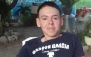 Lo reportan desaparecido y fue encontrado enterrado en la jardinera de su amigo