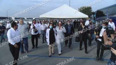 Inicia vacunaci&oacute;n binacional residentes neolaredenses son inmunizados en Laredo Texas