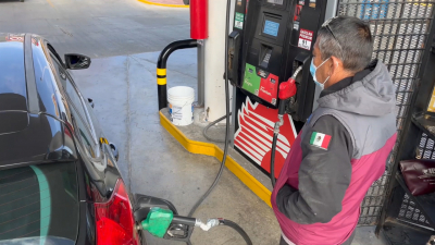 VIDEO Pese aumento de gasolina frontera norte mantiene precios m&aacute;s bajos
