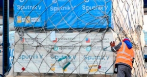 Vacuna Sputnik V envasada en el país se usará en mexicanos