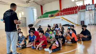 DEPORTISTAS TOMAN LIBROS Y PROMUEVEN LA LECTURA