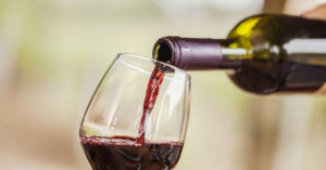 Meten vino de 50 pesos a concurso internacional y gana medalla de Oro