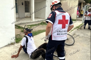 Embiste de reversa a ciclista y huye en Nuevo Laredo