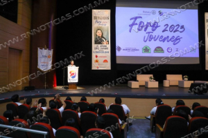 RECONOCE ALCALDESA LABOR DE ROTARIOS A FAVOR DE ESTUDIANTES NEOLAREDENSES