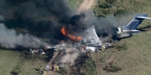Se estrella avión con 21 personas a bordo en Texas