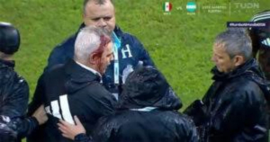 La Federaci&oacute;n de Honduras pide se investigue a Javier &ldquo;Vasco&rdquo; Aguirre, pese a que el mexicano sufri&oacute; la agresi&oacute;n