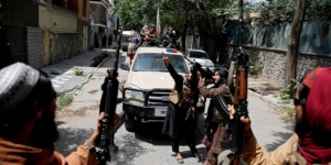 Si EU no retira sus fuerzas habr&aacute; consecuencias: talibanes a Biden