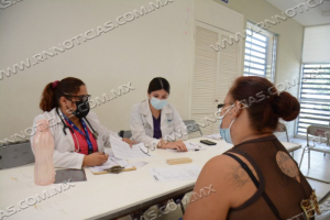 ACUDEN VECINOS A BRIGADA M&Eacute;DICA Y DE SALUD ANIMAL EN  COL. SANTA CECILIA