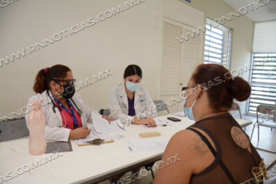 ACUDEN VECINOS A BRIGADA M&Eacute;DICA Y DE SALUD ANIMAL EN  COL. SANTA CECILIA