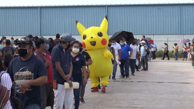 VIDEO Joven se disfraza de PIKACHU para vacunarse contra el covid en Nuevo Laredo