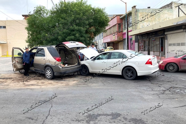 Omite alto, cruza y la chocan en Nuevo Laredo