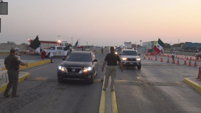 VIDEO Paisanos llegan antes de las fiestas de fin de año para evitar tráfico en carreteras de México.