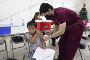 ACUDEN VECINOS DE COLONIA NUEVA VICTORIA A  VACUNARSE CONTRA COVID-19