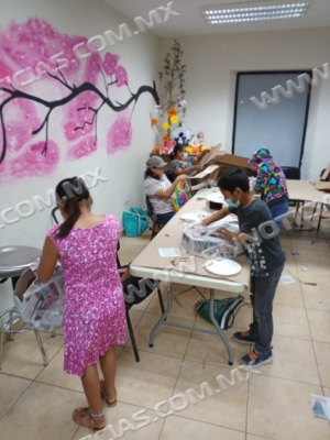 APRENDEN A ELABORAR PIÑATAS ARTESANALES EN PALMARES