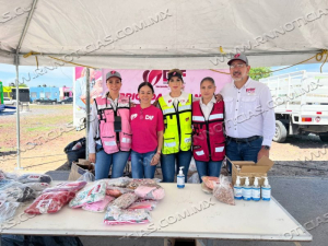 BRIGADA  TOCANDO CORAZONES DEL DIF ATIENDE A VECINOS DE LA COLONIA VALLES DE ANAHUAC