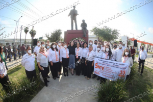 RECONOCE ALCALDESA CARMEN LILIA LABOR DE DOCENTES EN EL DESARROLLO DE LA EDUCACI&Oacute;N NEOLAREDENSE